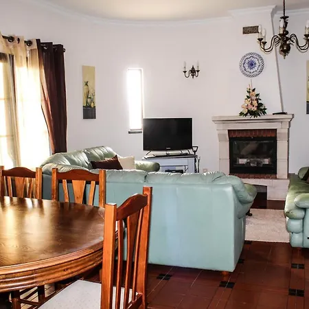 4 Bedrooom With Gated Pool Located Between Olhas Da Agua And Albuferia Villa