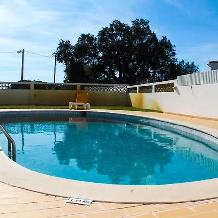 Villa 4 Bedrooom With Gated Pool Located Between Olhas Da Agua And Albuferia